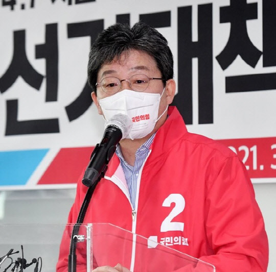 지난 11일 서울 여의도 중앙당사에서 열린 4.7 보궐선거 서울선거대책위원회 발대식에서 유승민(사진) 공동선대위원장이 인사말을 하고 있다. <연합뉴스>